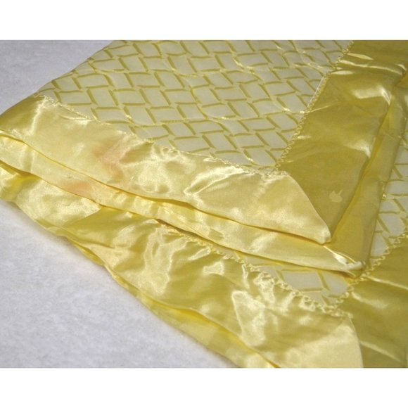 Vintage MCM Acrylic Baby Blanket, Yellow, Satin Trim, 35in x 48in nursery crib - Picture 2 of 7